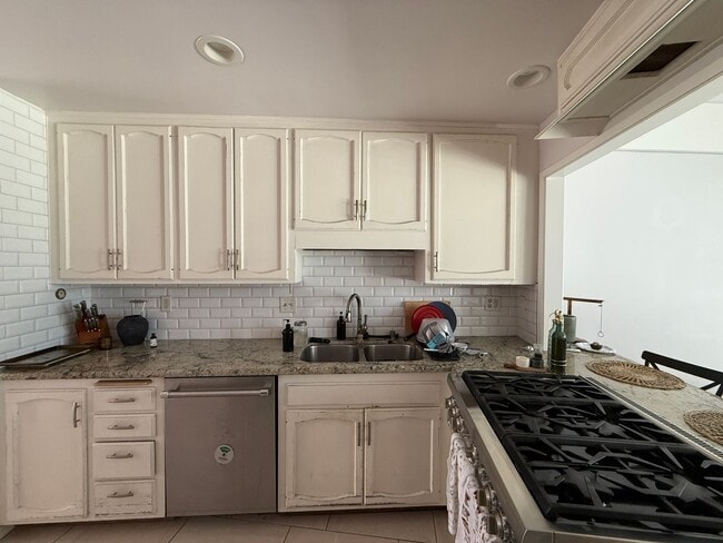 Building Photo - Beautiful 3BD/3BA Townhome in Carlsbad
