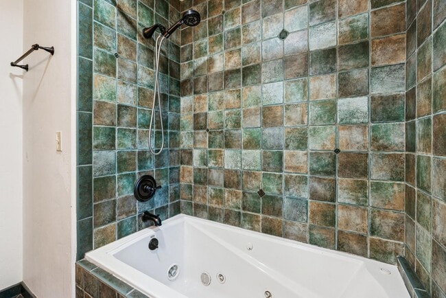 Building Photo - 385 Moraga Ave