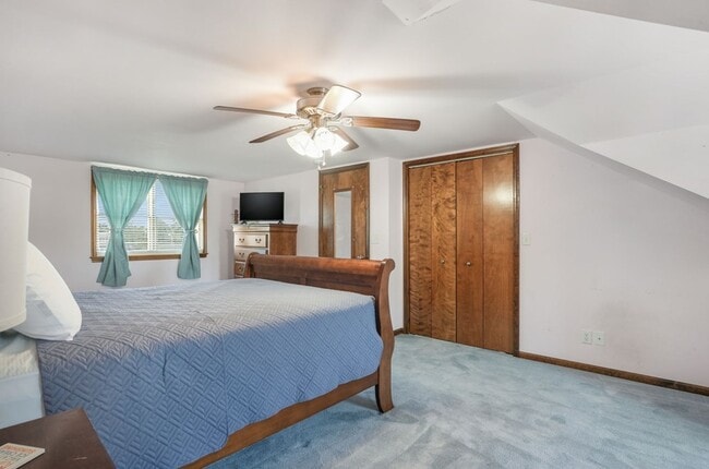 Building Photo - 5457 Warren St