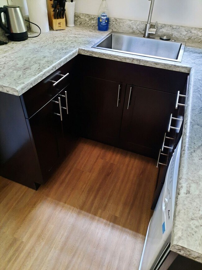 Building Photo - 1005 NE D St