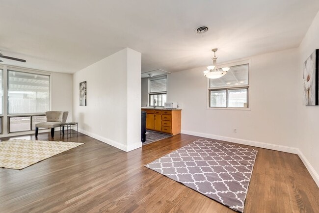 Building Photo - 1815 Spring Ave