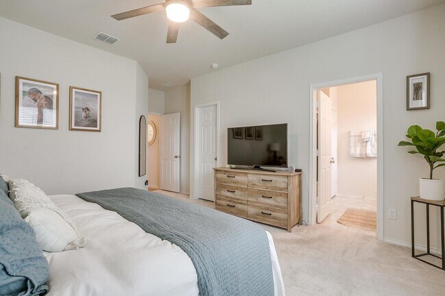 Building Photo - Beautiful Home in Highly Desired Sunset Pointe- 3 Bed, 2 Bath in SW Fort Worth- Crowley ISD- 76123