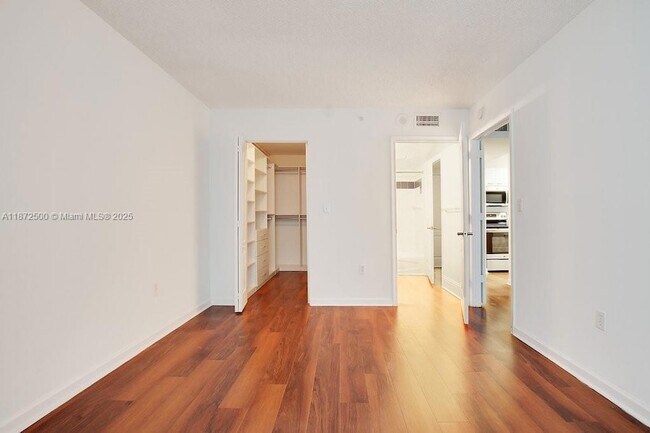 Building Photo - 1756 N Bayshore Dr