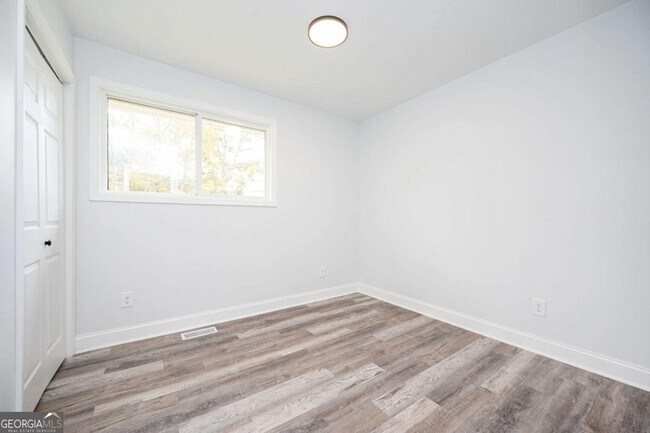 Building Photo - 3801 Hogan Rd SW