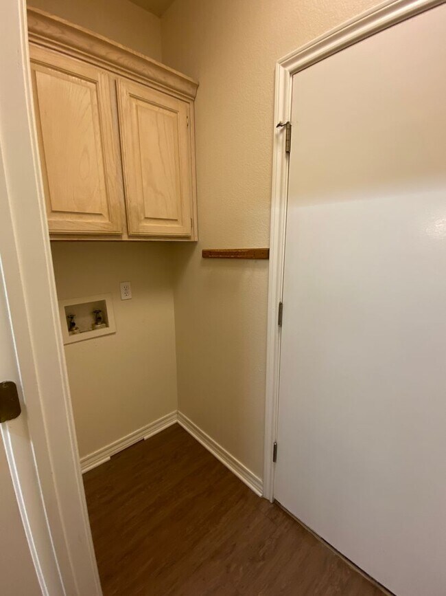 Building Photo - 1214 Lindsey Ln