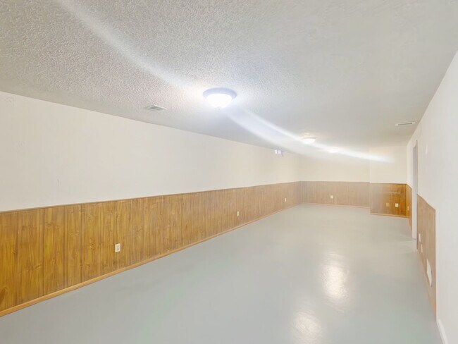 Building Photo - 608 Richmond N