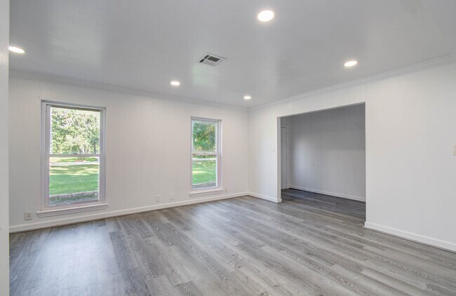 Building Photo - 674 Ravensworth Dr