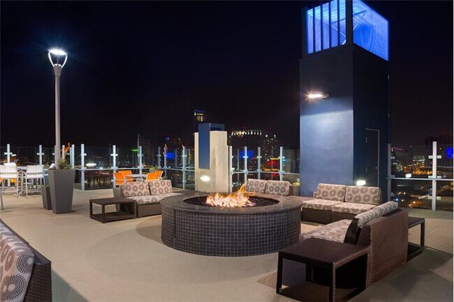 Building Photo - 48 Rainey St