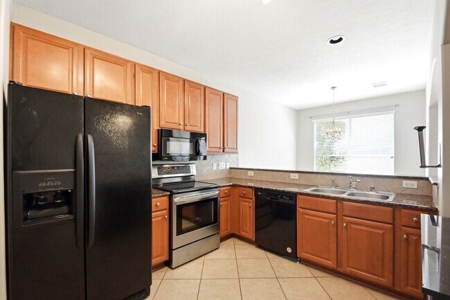 Building Photo - 930 Sterling Creek Cir