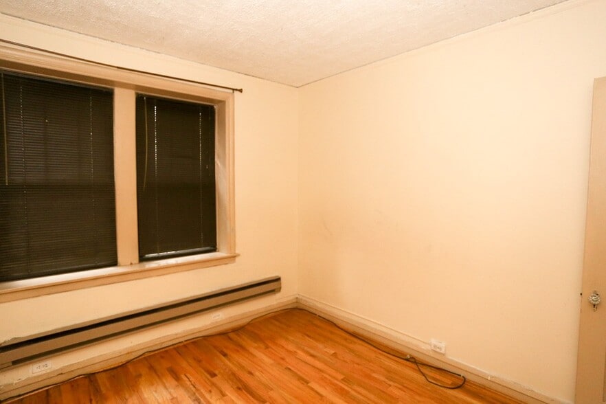 Building Photo - 843 W Wolfram St