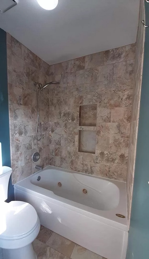 Building Photo - Stunning 2-Bedroom Condo with Panoramic Views in Gig Harbor