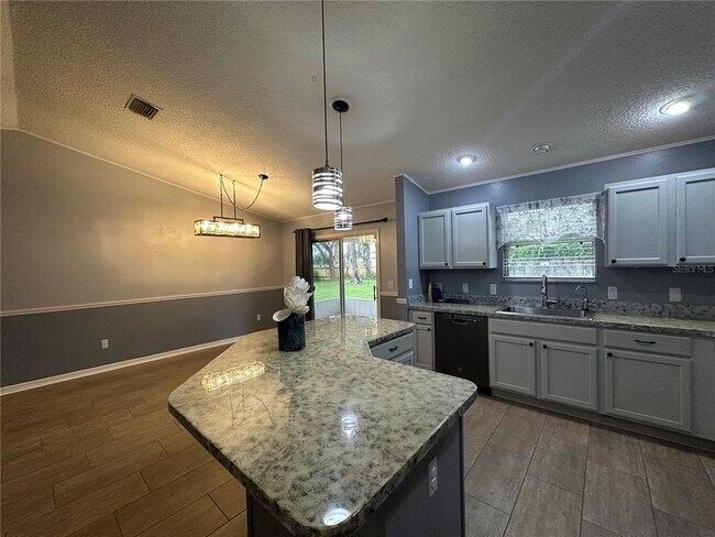 Building Photo - 104 Cherry Blossom Ln