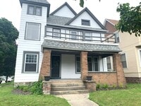 Building Photo - Large 4 Bedroom home!