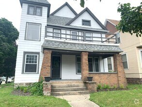Building Photo - Large 4 Bedroom home!