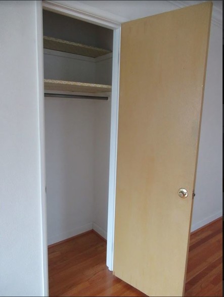 Hallway Closet #1 (Coat) - 5400 Eichelberger St
