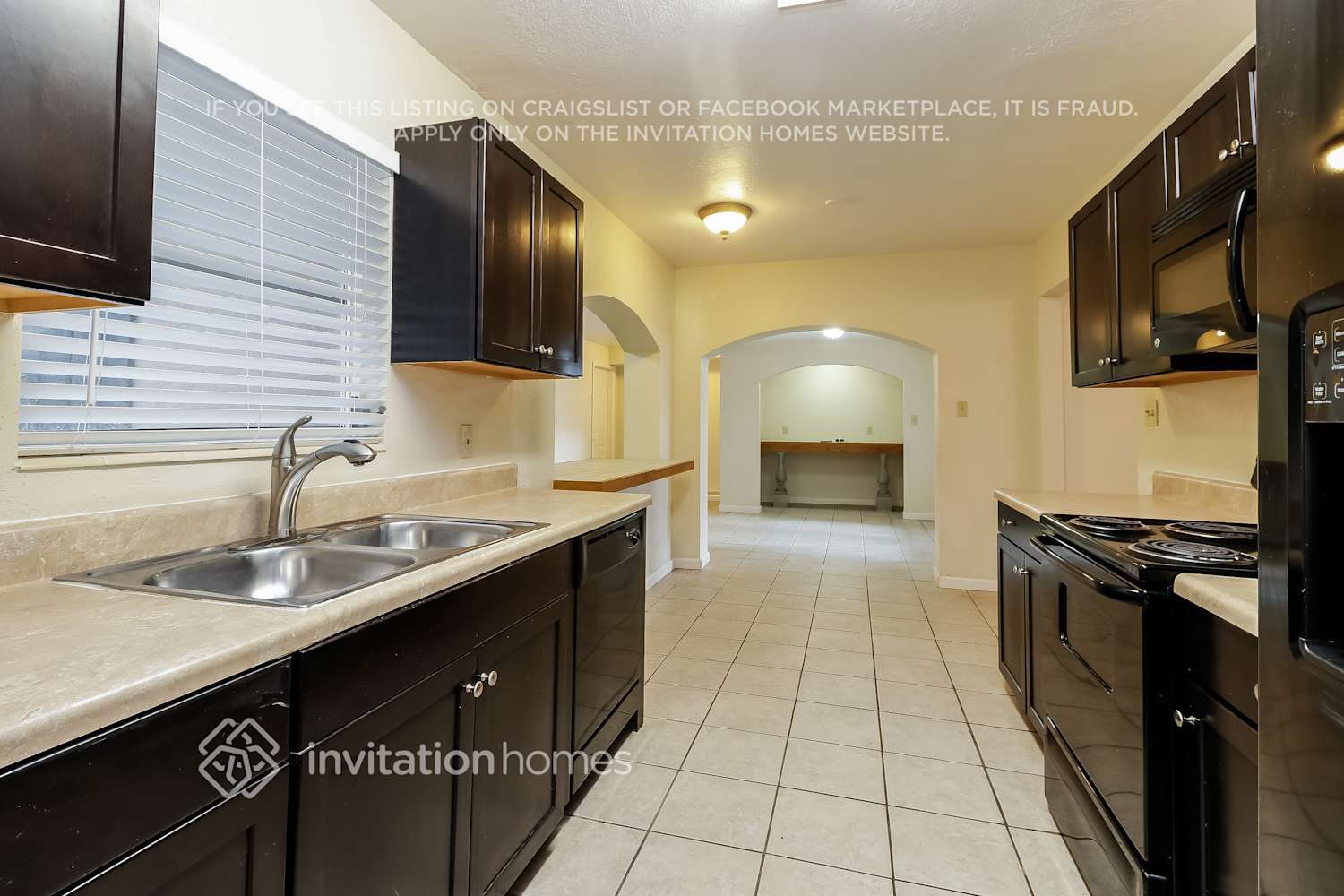 Building Photo - 1732 Rhoades Terrace