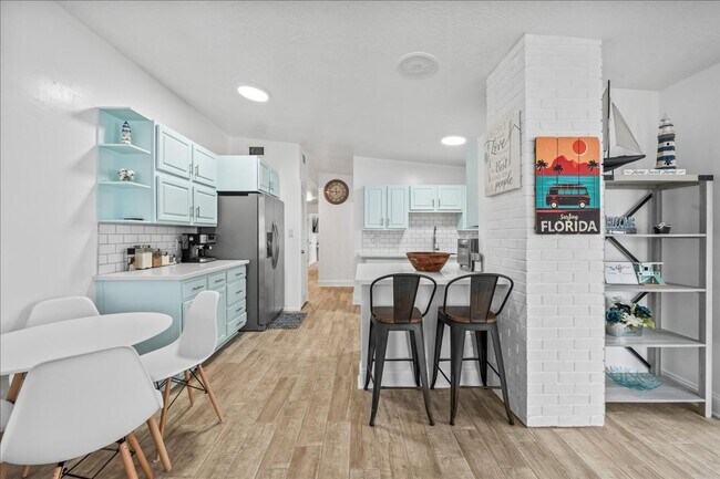 Building Photo - Beautiful Fully-Furnished 2BR/2BA Coastal Retreat in Cape Canaveral