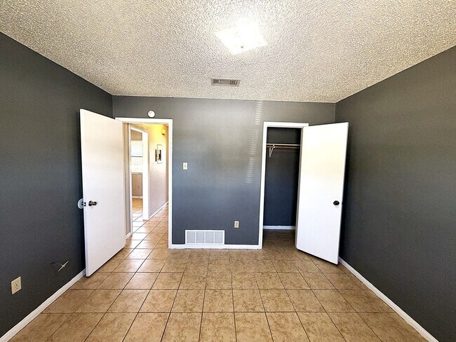 Building Photo - 306 North Dr