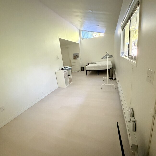 Building Photo - 7650 SE 41st St