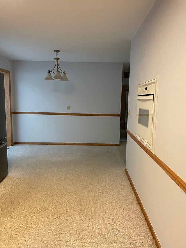 Building Photo - Three Bedroom Home in Richland