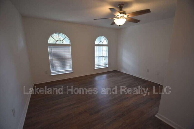 Building Photo - 5123 Spanish Oaks Dr
