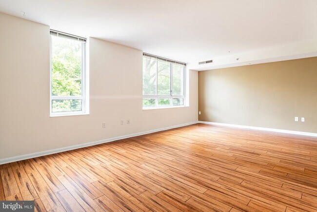 Building Photo - 355 I St SW