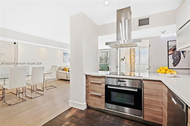 Building Photo - 100 Bayview Dr