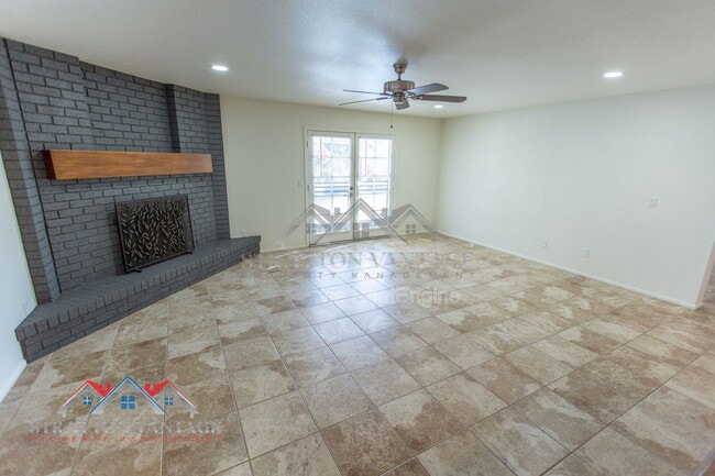 Building Photo - 5513 E Terry Dr