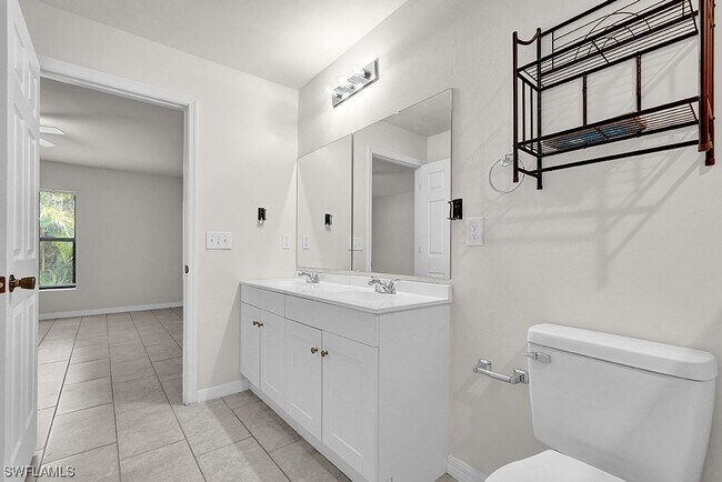 Building Photo - 3910-3912 Southwest 15th Pl-