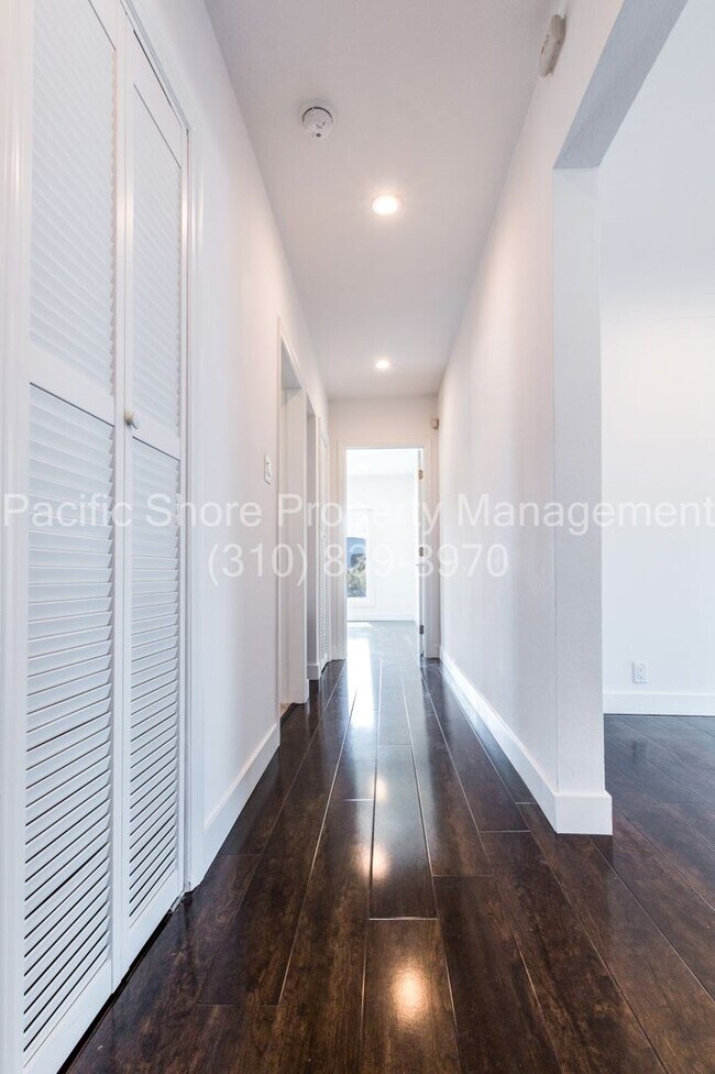 Building Photo - Mullen Duplex