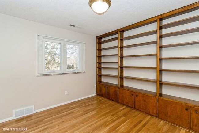 Building Photo - $3,000 | 5 Bedroom, 2.5 Bathroom House | N...