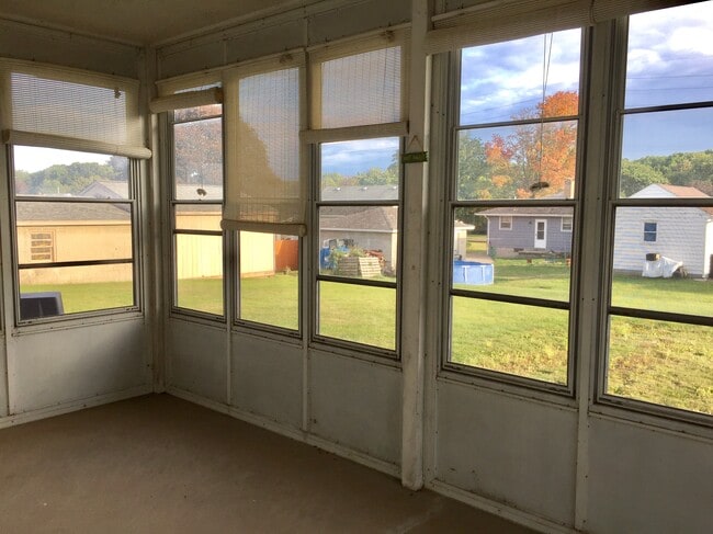 Building Photo - 1203 Ivanhoe Ave