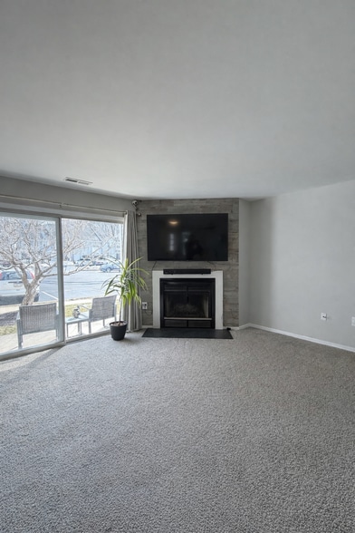 Building Photo - 701 Mews Dr