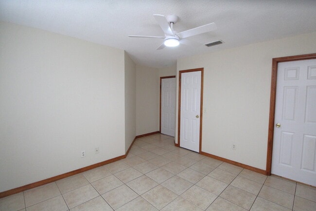 Building Photo - Coastal Living in Gulf Breeze! Spacious 2B...