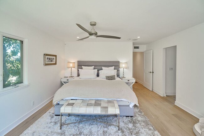 Building Photo - Spend the Holidays in Style | Fully Furnished Coronado Home