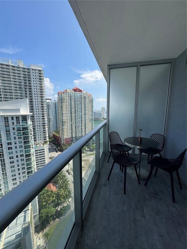 Building Photo - 1300 Brickell Bay Dr