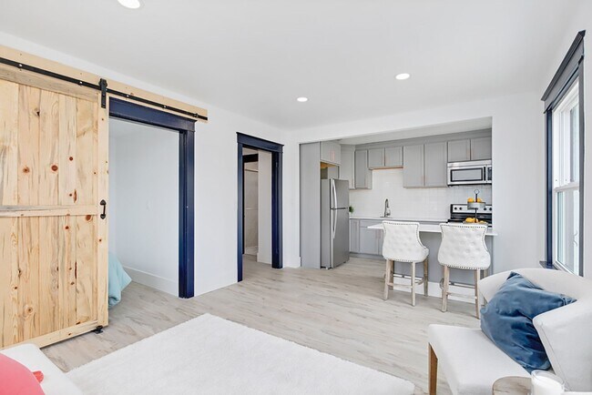 Primary Photo - Maple Apartments: Newly Renovated 1 Bedroo...
