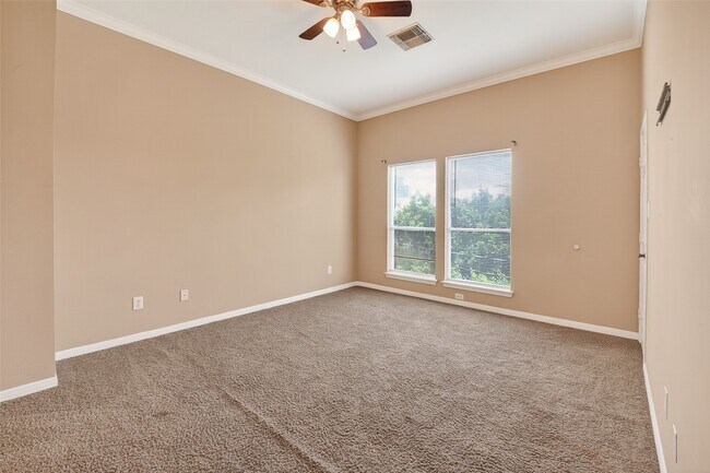 Building Photo - 2804 Chenevert St