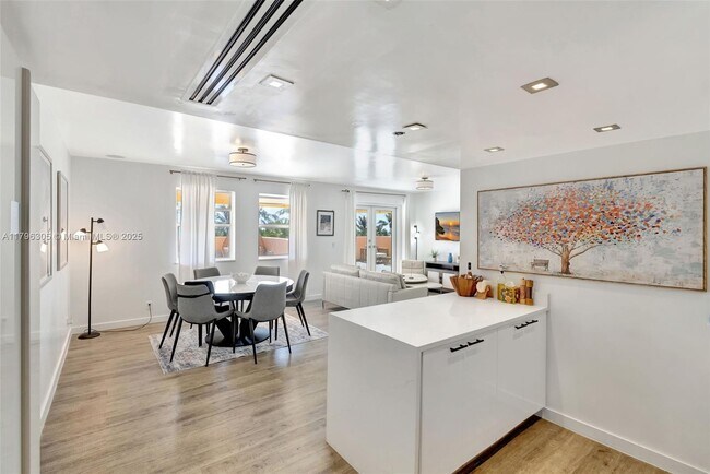 Building Photo - 834 Ocean Dr