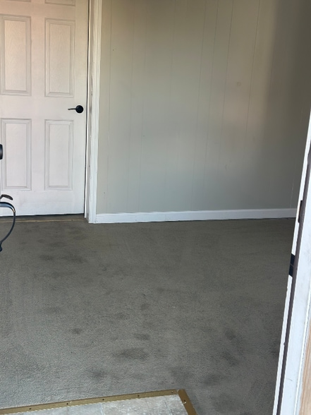 Building Photo - 138 Montrose Ave