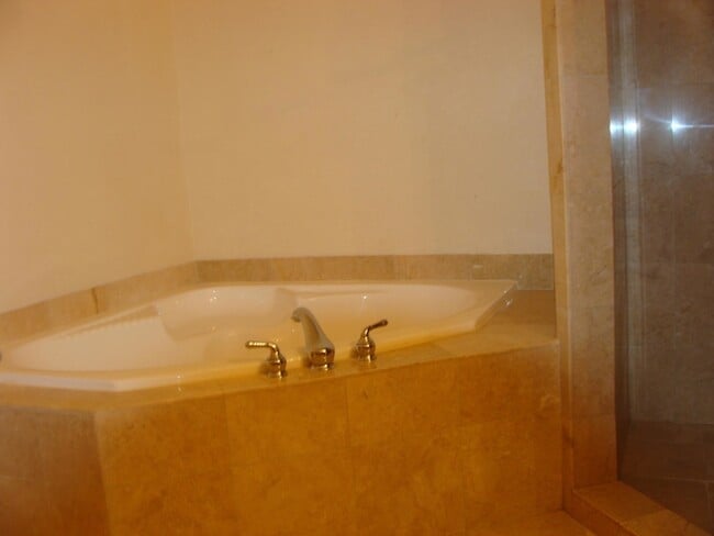 Building Photo - 1640 Presidential Way