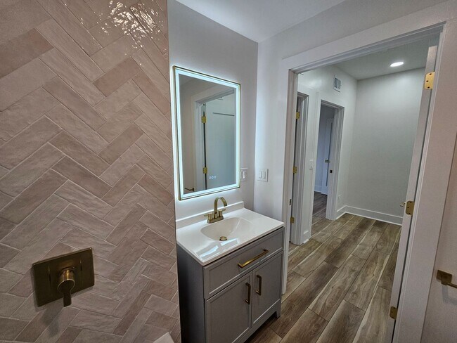 Building Photo - Amazing 3 bedroom 2.5 bath House for Rent ...