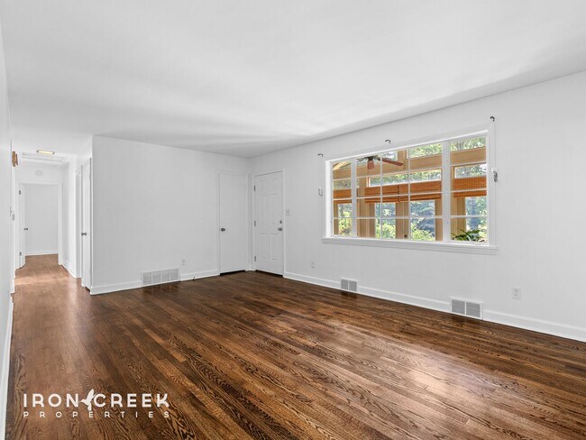 Building Photo - Mountain Retreat with Sunroom & Blue Ridge...