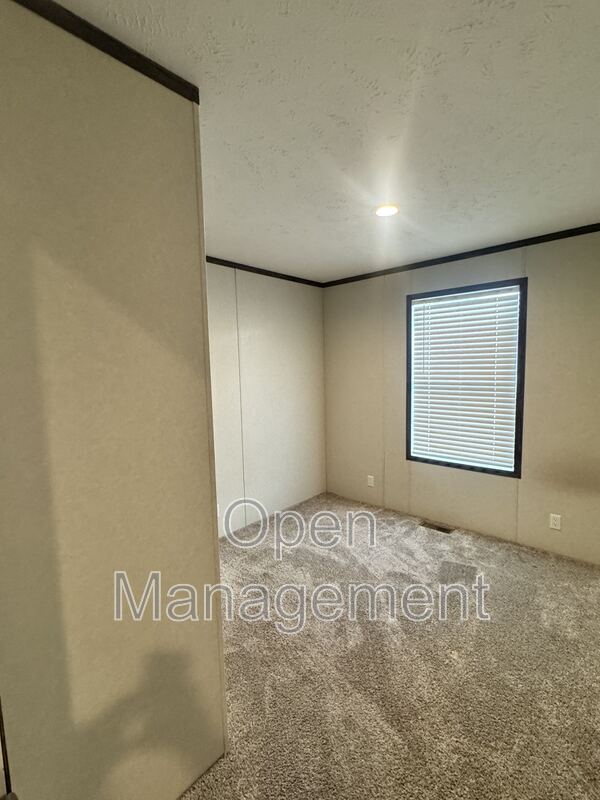 Building Photo - 301 Mantle Ave