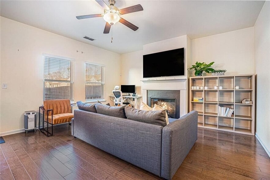 Building Photo - 5526 Donerail St