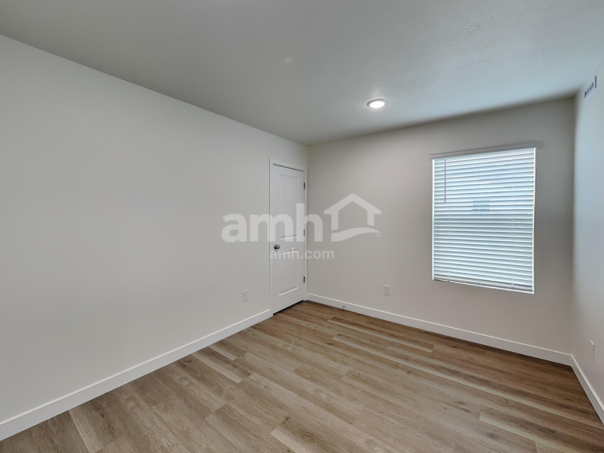 Building Photo - 1322 W Mahogany St
