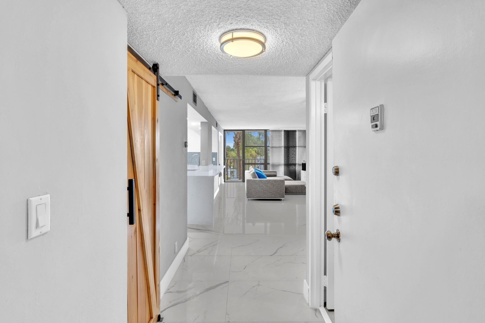 Building Photo - 1000 Parkview Dr