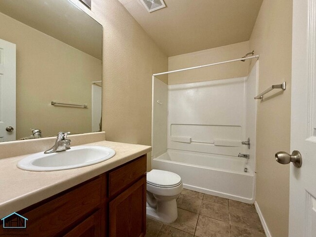 Building Photo - Beautiful Two Story Duplex Near Randolph AFB and FT SAM Houston!