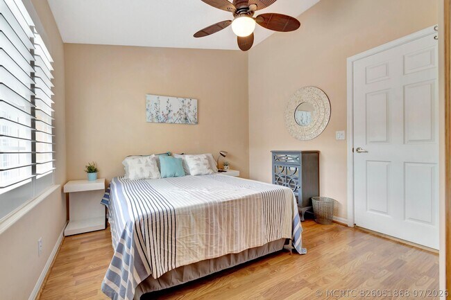 Building Photo - 6129 Heliconia Rd