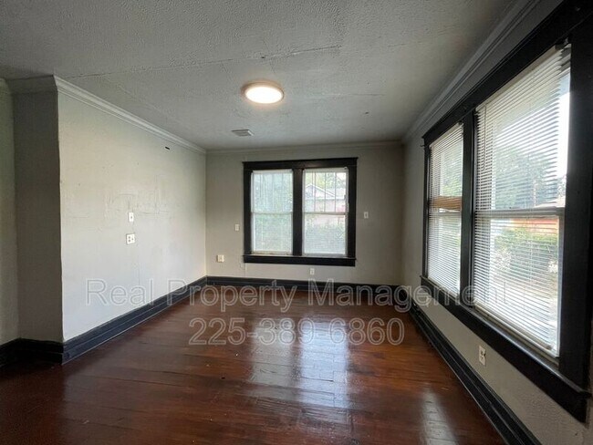 Building Photo - 3315 Weller Ave